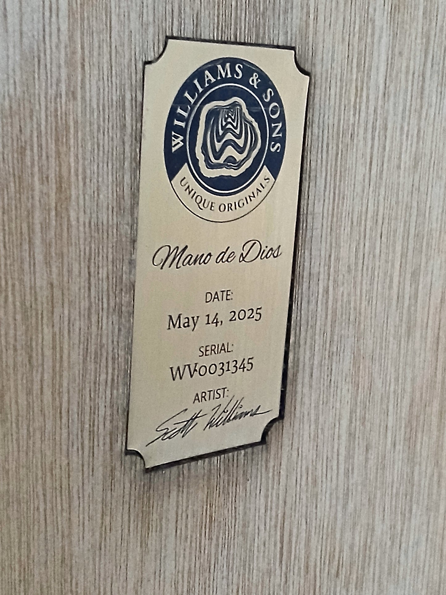 Mano de Dios resin abstract art