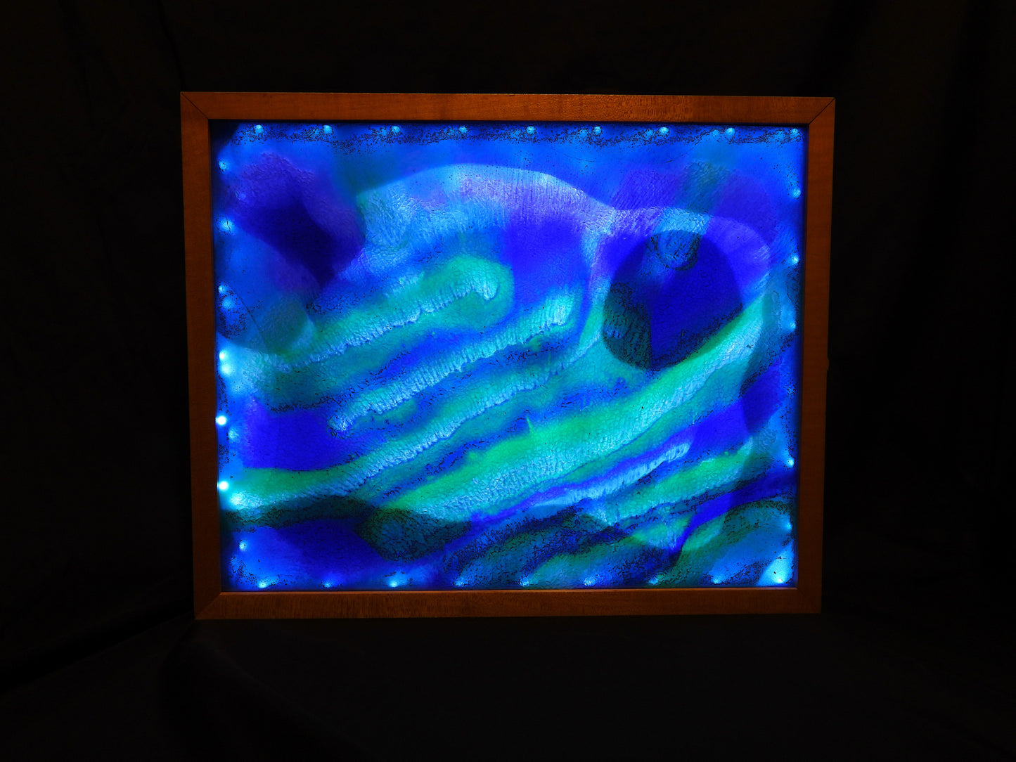 Oceanic     -  WorldView lighted art display